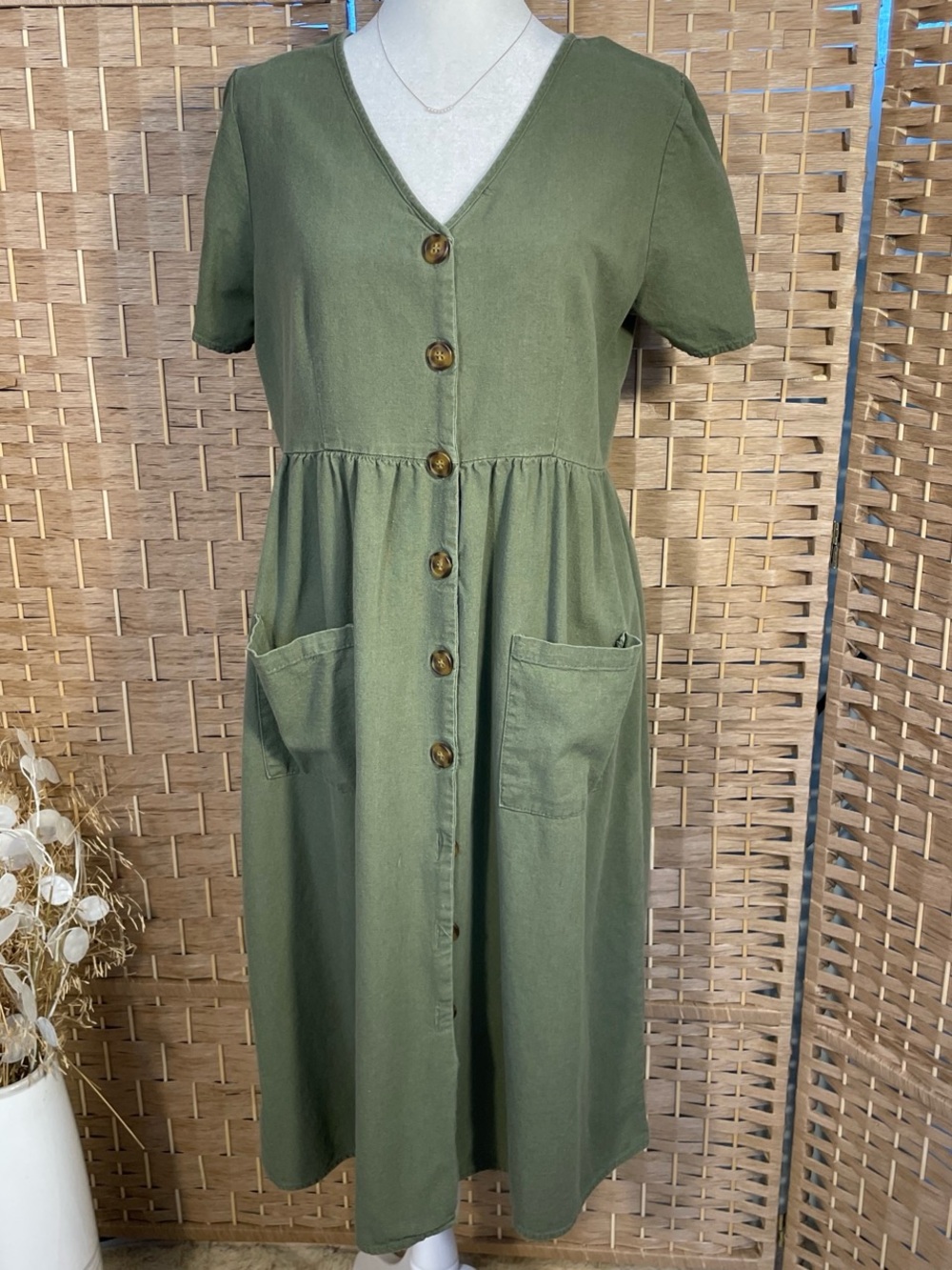 Olive Button-Front V-Neck Women’s Dress with Pockets Cotton On Size M.